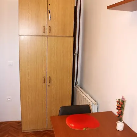 Studio Apartman Mirjam Гостевой дом